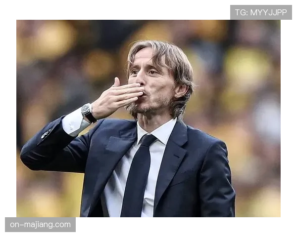 特写:36岁的莫德里奇如何在现代足球的高压节奏中调整角色 特写:36岁的莫德里奇如何在现代足球的高压节奏中调整角色